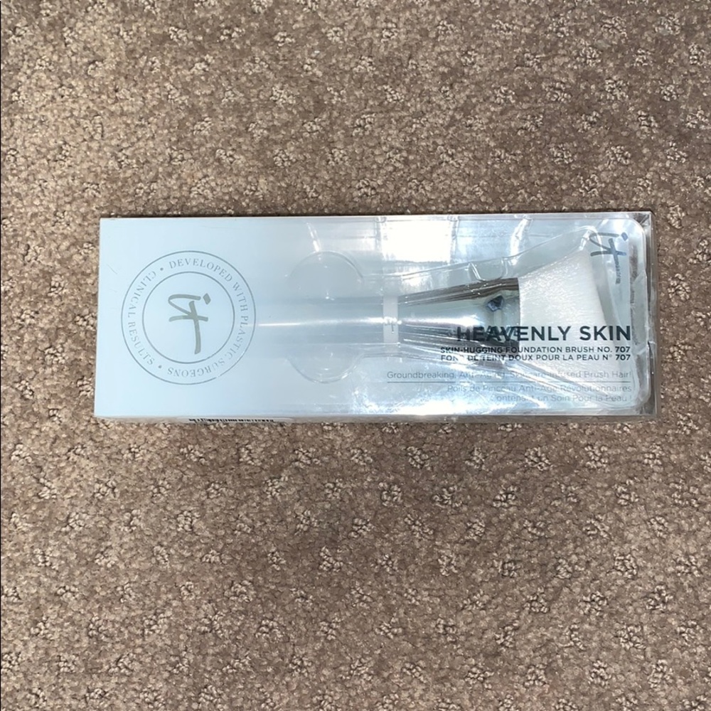 it Cosmetics - Heavenly Skin Foundation Brush